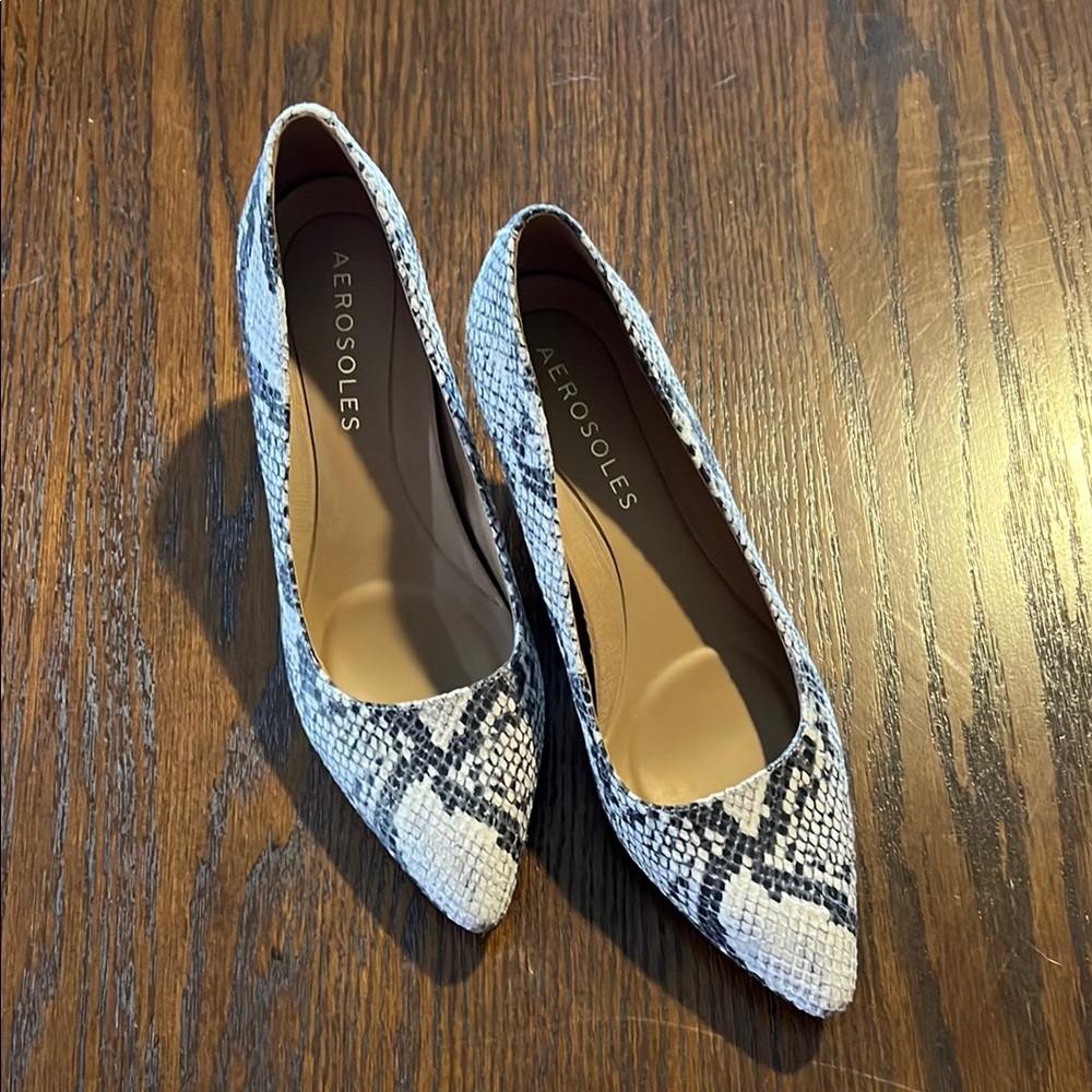 AEROSOLES Black and White Heels Elegant Comfort